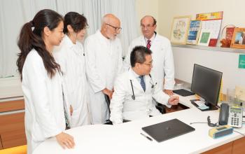 頂尖國際腫瘤專家到鏡湖醫院指導癌症治療