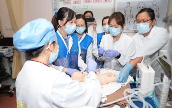 本院急診科聯合婦產科、新生兒科醫護團隊進行急產急救演習